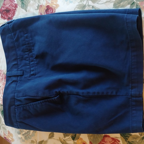 Land's End Petite Chino Mid Rise Shorts in Navy Blue Petite 12 - Picture 10 of 13